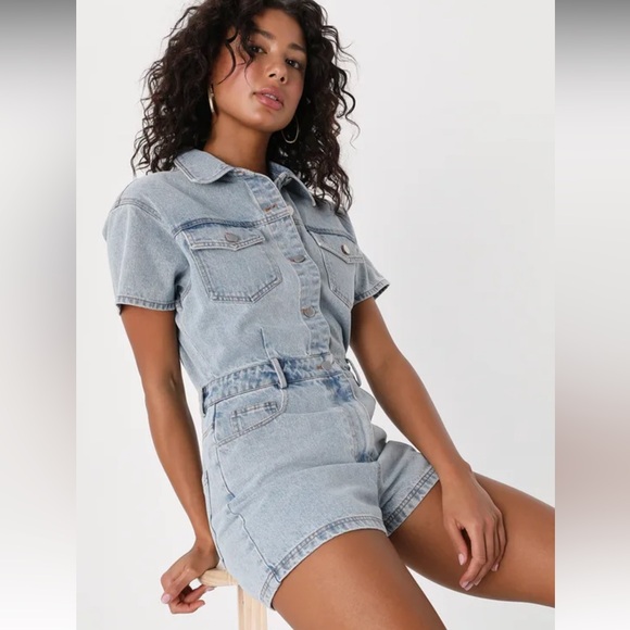 Lulus Festival Feeling Light Wash Short Sleeve Denim Romper Size Small - Picture 1 of 4